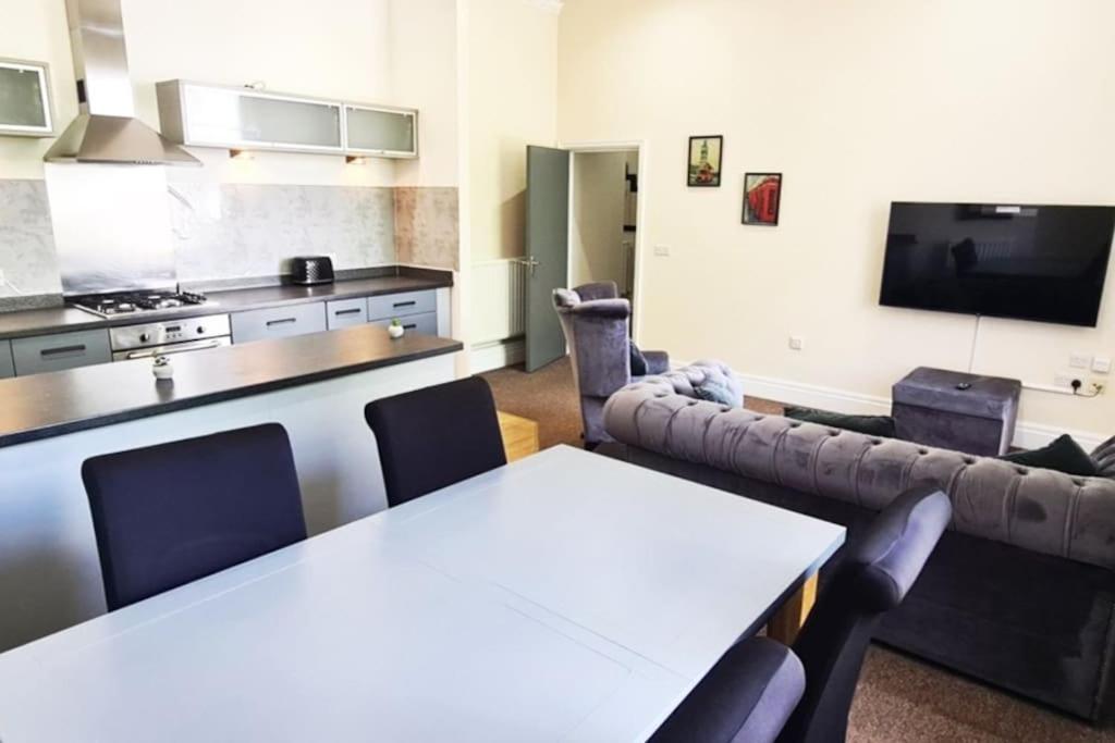 Luxury 2 Bed 2 Bath Suite بريستون المظهر الخارجي الصورة