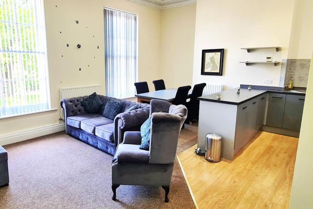 Luxury 2 Bed 2 Bath Suite بريستون المظهر الخارجي الصورة