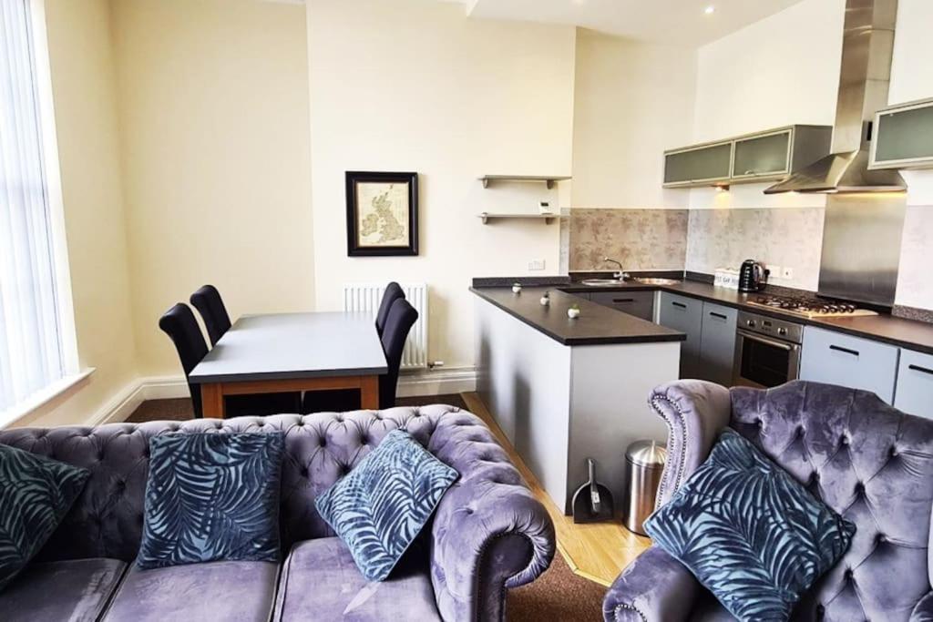 Luxury 2 Bed 2 Bath Suite بريستون المظهر الخارجي الصورة
